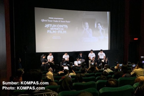 film jatuh cinta seperti di film-film